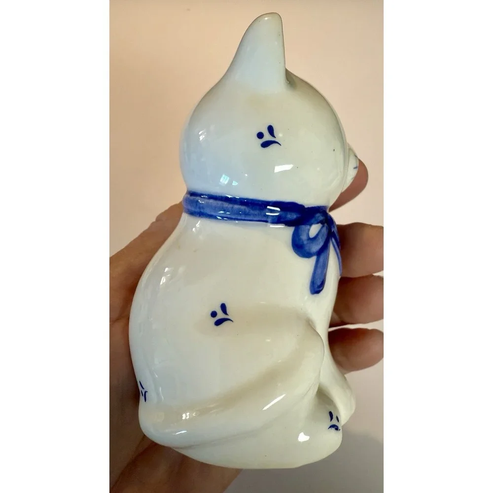 Enesco Blue And White Cat Kitten Salt And Pepper Shakers‎ Set Floral Design